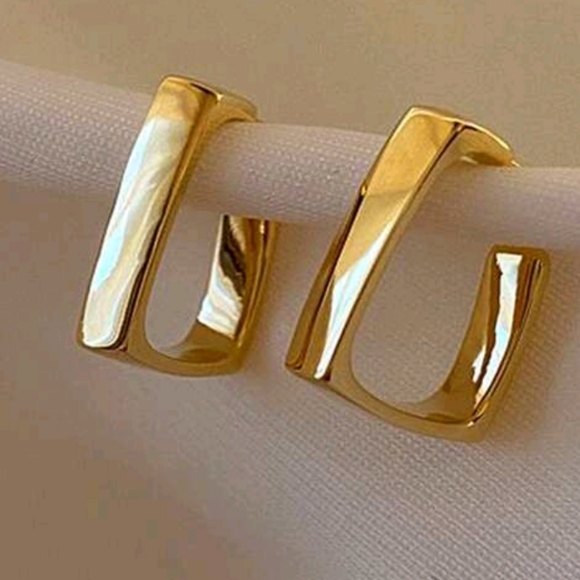 New Design Geometric Metallic Square Shape Hoop Earrings For Women NWT - Picture 2 of 4